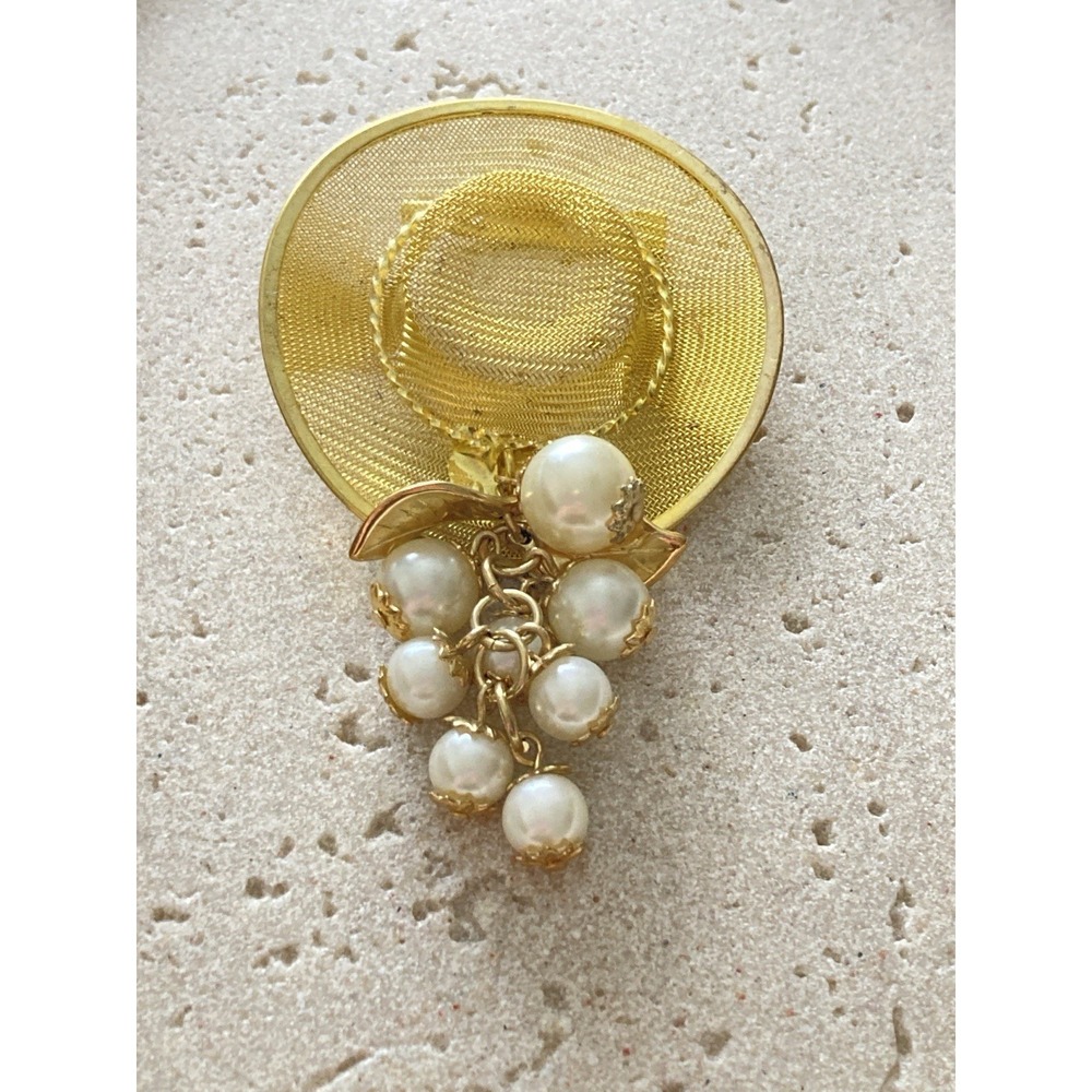 Vintage Gold Tone Mesh Hat‎ Brooch Dangle Faux Pearl Pin Figural Sun Hat Beach